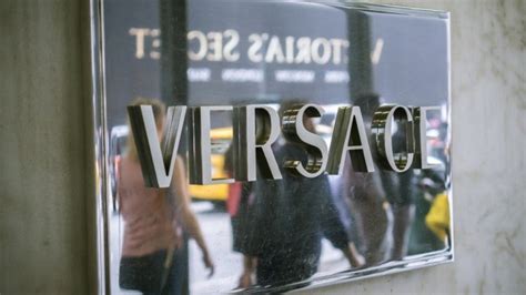 versace titolo borsa|Bloccata l’acquisizione di Capri Holdings e Versace, crolla il titolo .